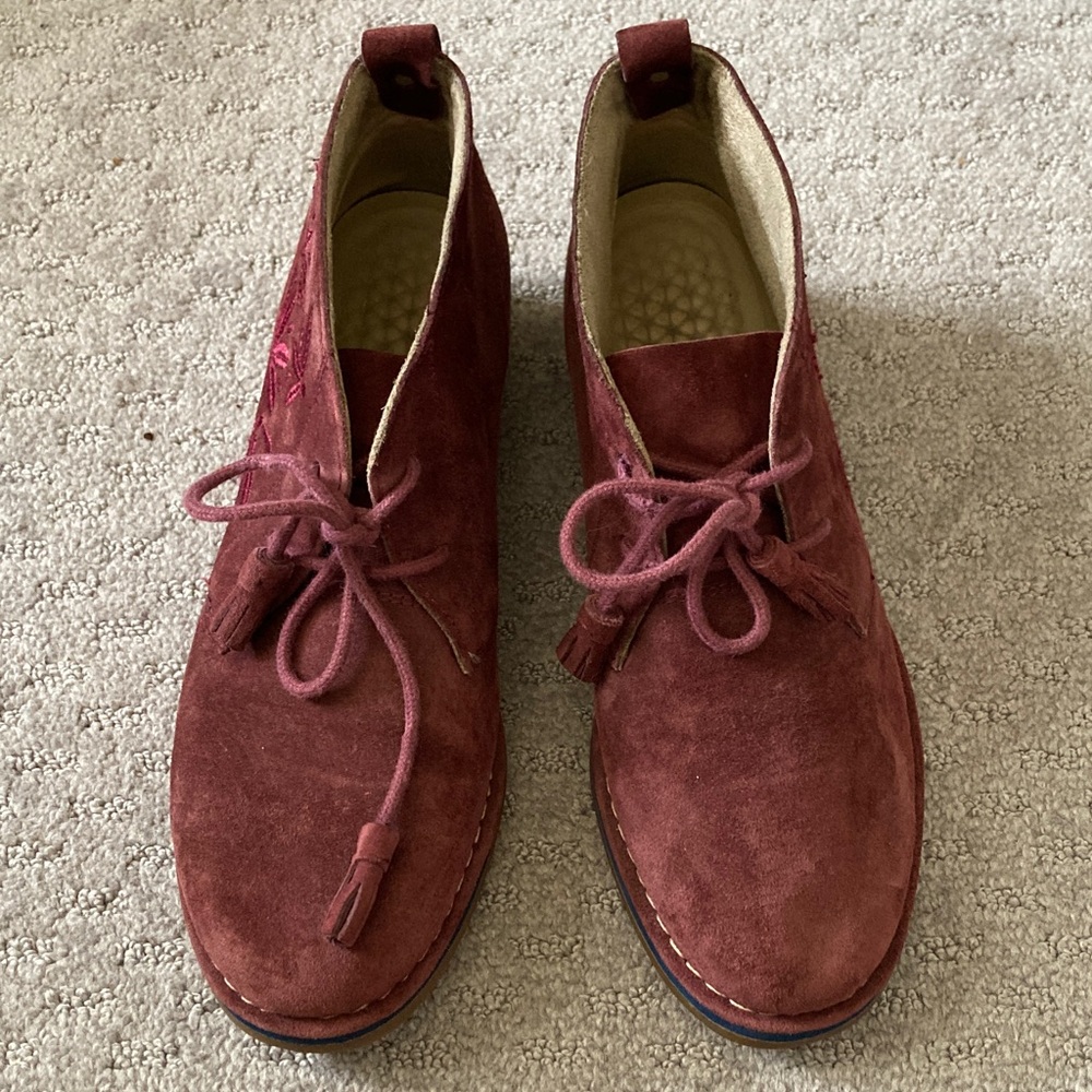 HUSH PUPPIES Cyra Catelyn burgundy embroidered boots, Sz 9.5.